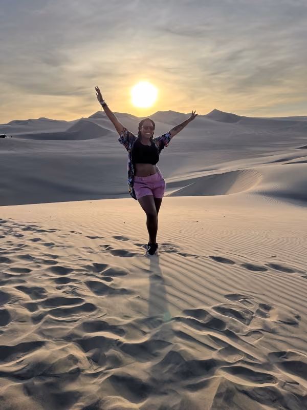 Entre dunas del desierto.