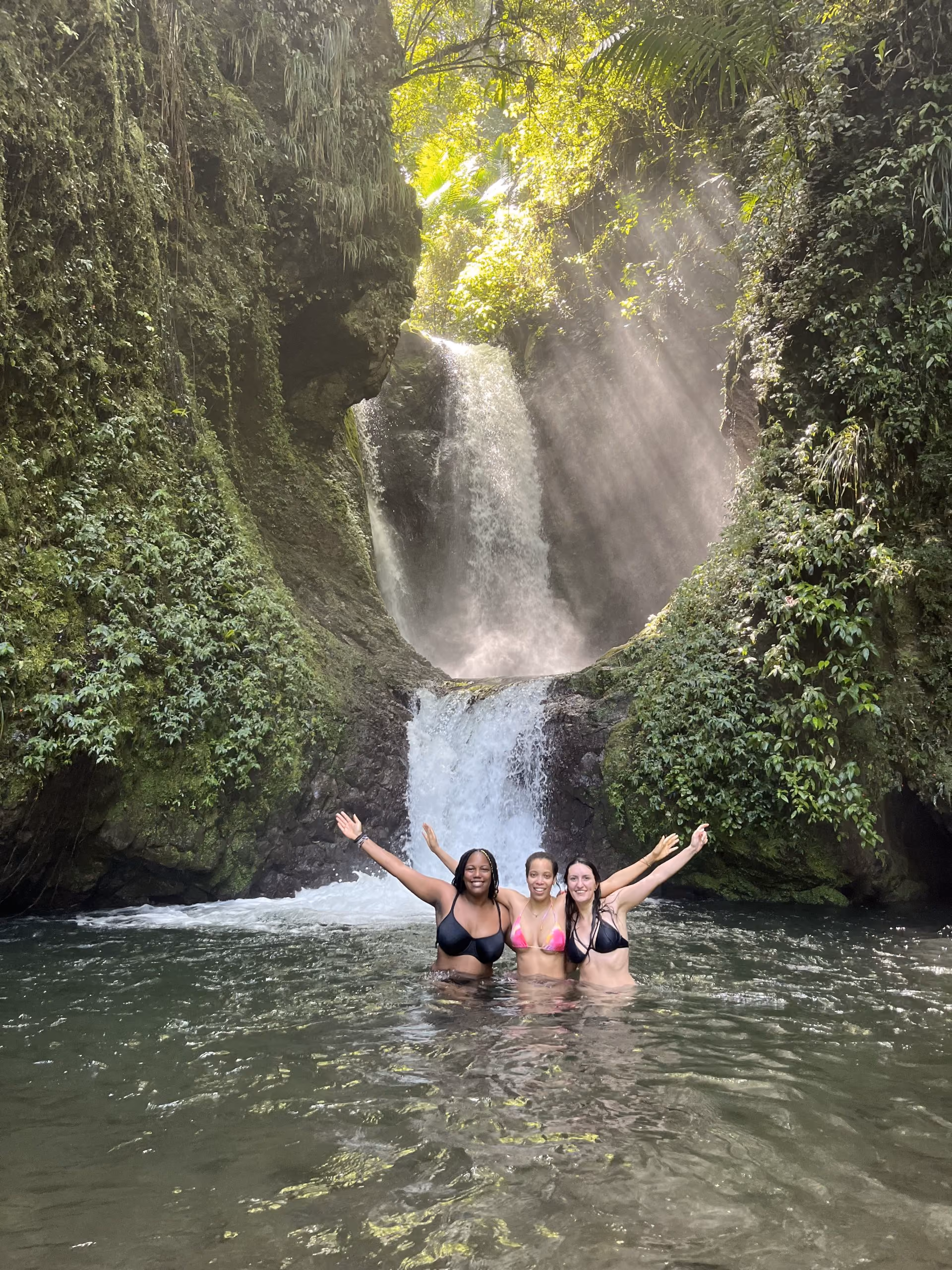 Adentrarte el plena selva tropical, senderos, naturaleza y pura aventura.