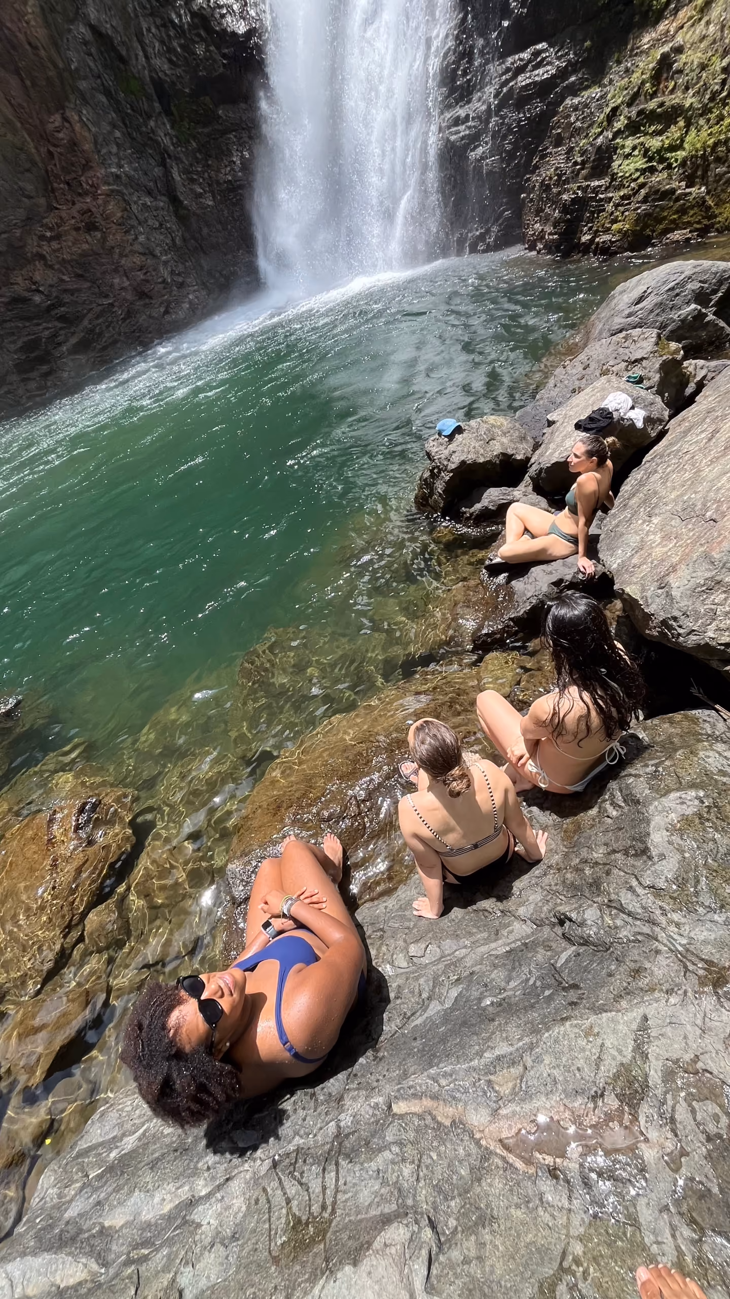 Explorar Cascadas y Ríos